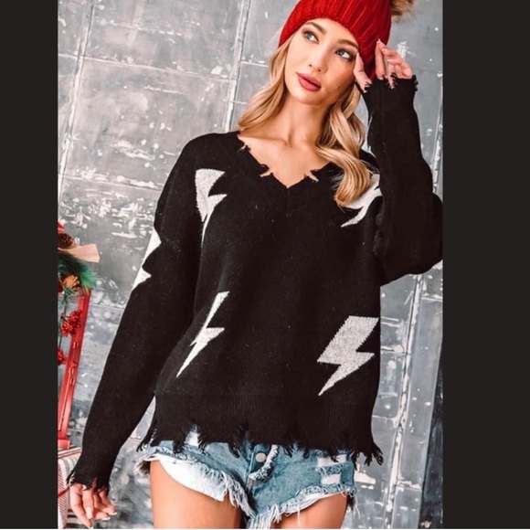 Eesome black and white lightning bolt distressed v-neck sweater - Picture 10 of 10